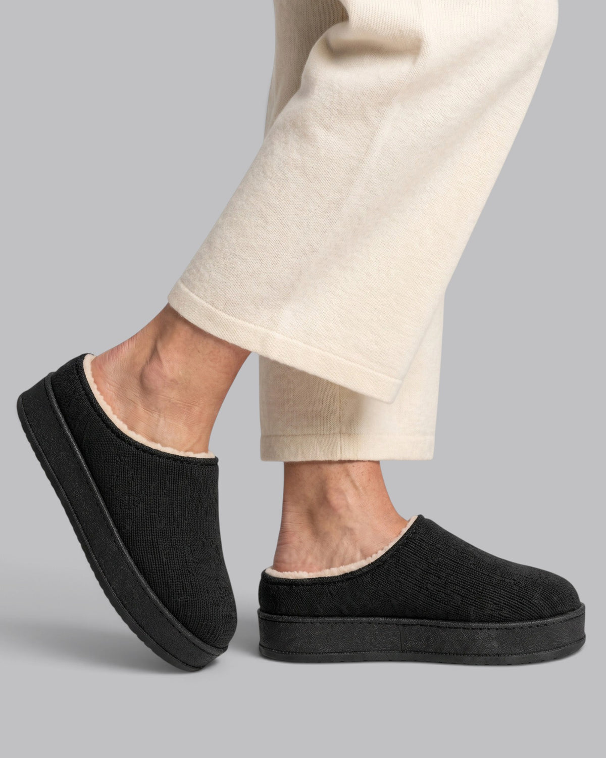 Women's Slip-On Slippers Closed Toe Style